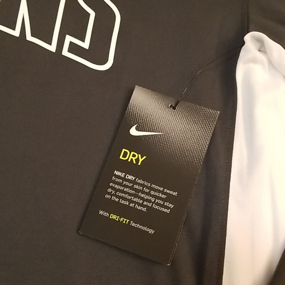 MEDIUM Nike "Pistons" Dri-Fit shirt - Picture 3 of 5